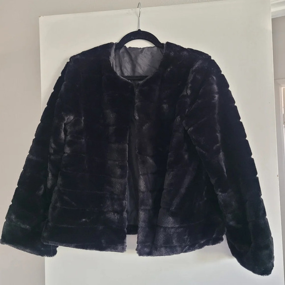 Size Small Black Fur Jacket Coat - Picture 1 of 4